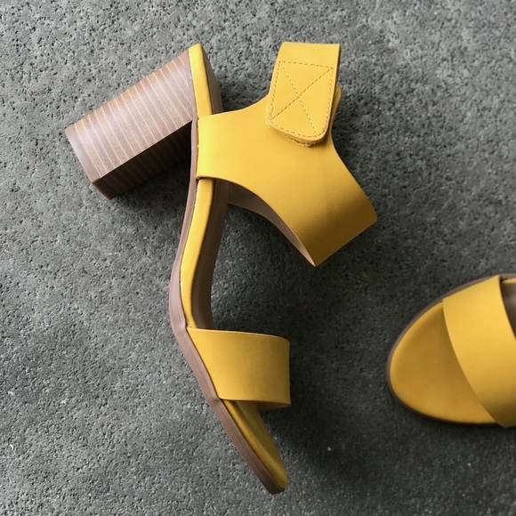 Restock! Soda Wait Yellow 3” stacked heel SANDAL - Picture 6 of 7